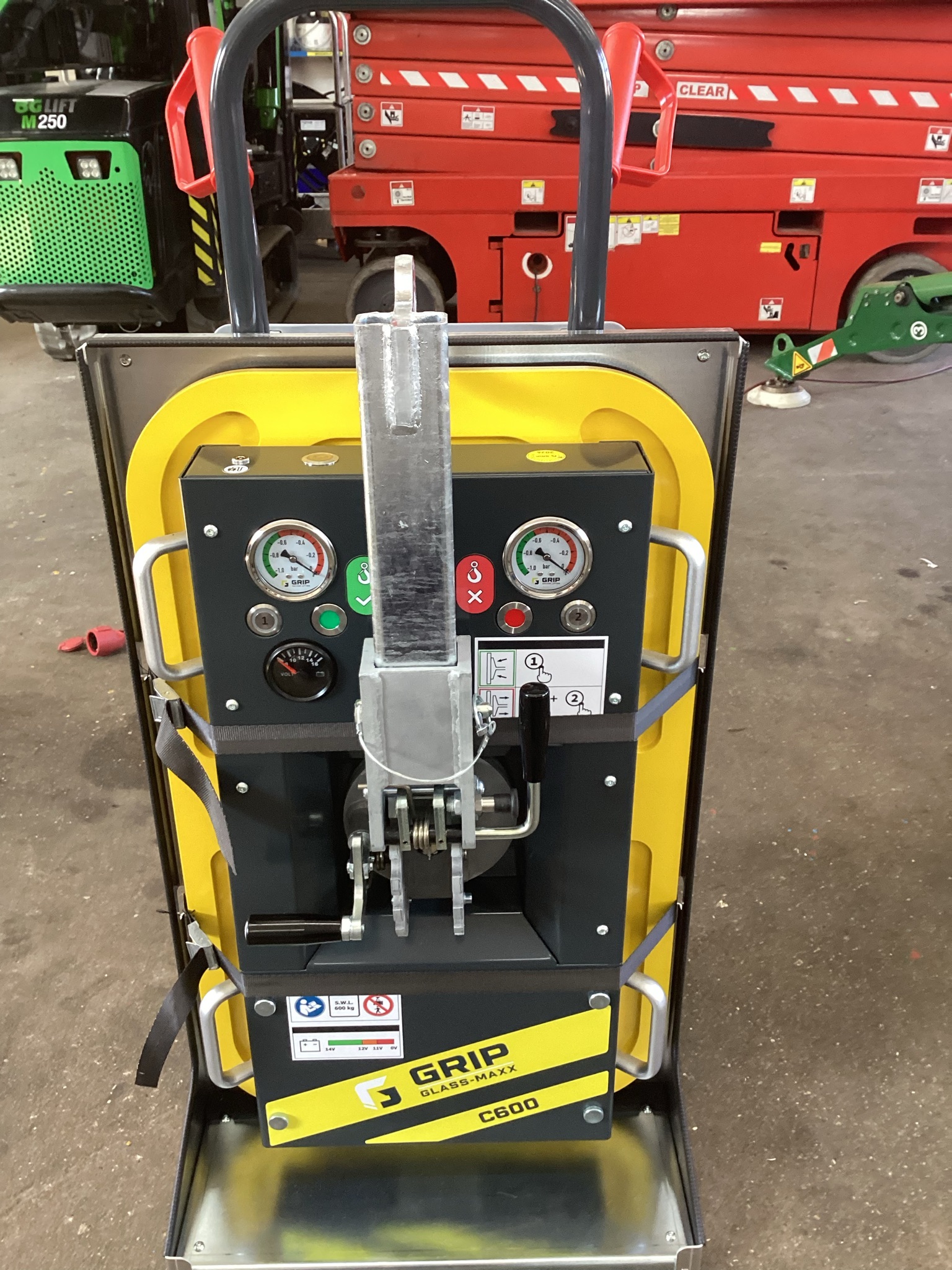 Grip Lifting Equipment Glass-Maxx C600 inkl. RemoteControl und Transportwagen Glassauger www.kunze-buehnen.com