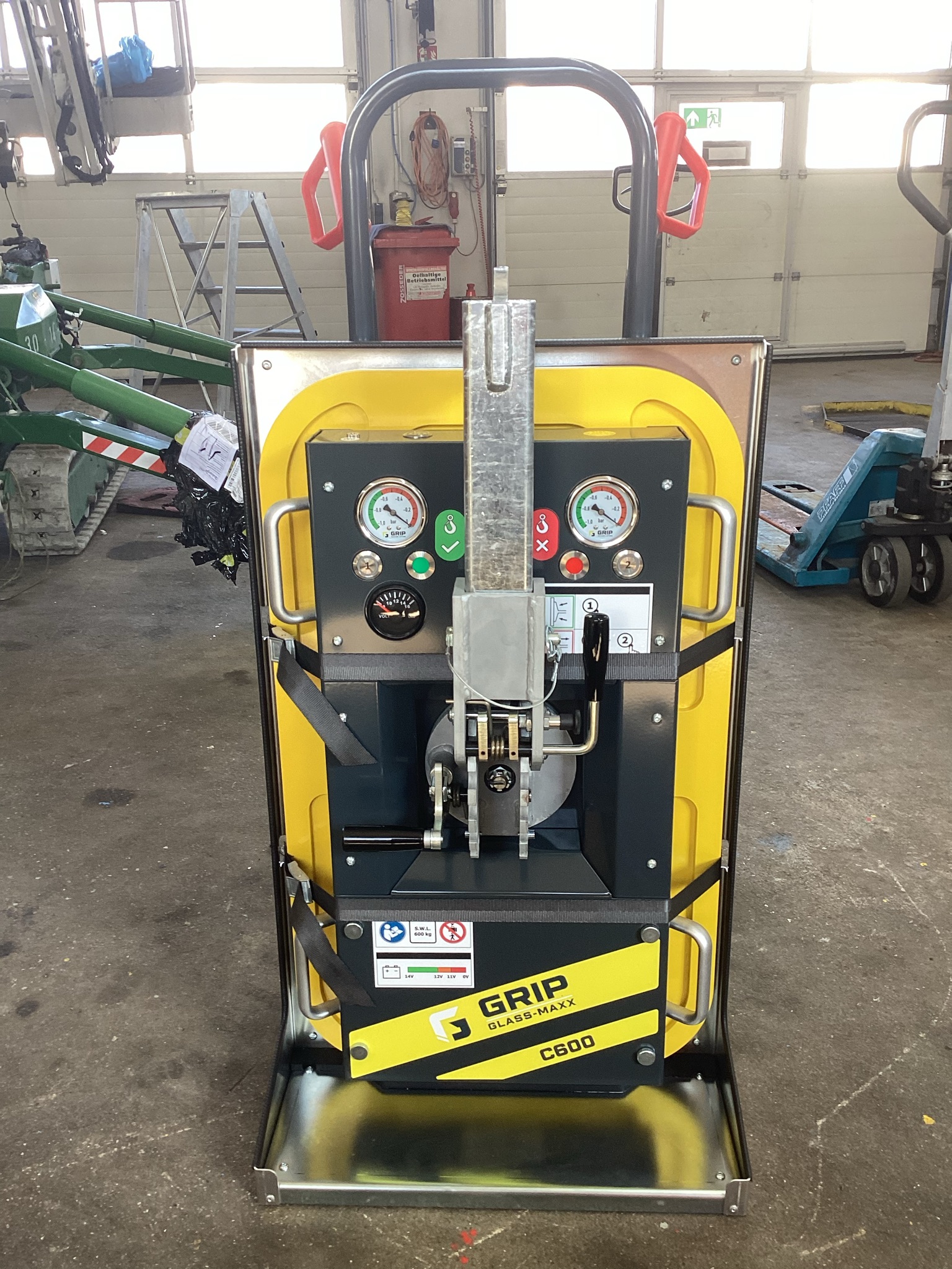 Grip Lifting Equipment Glass-Maxx C600 inkl. RemoteControl und Transportwagen Glassauger www.kunze-buehnen.com