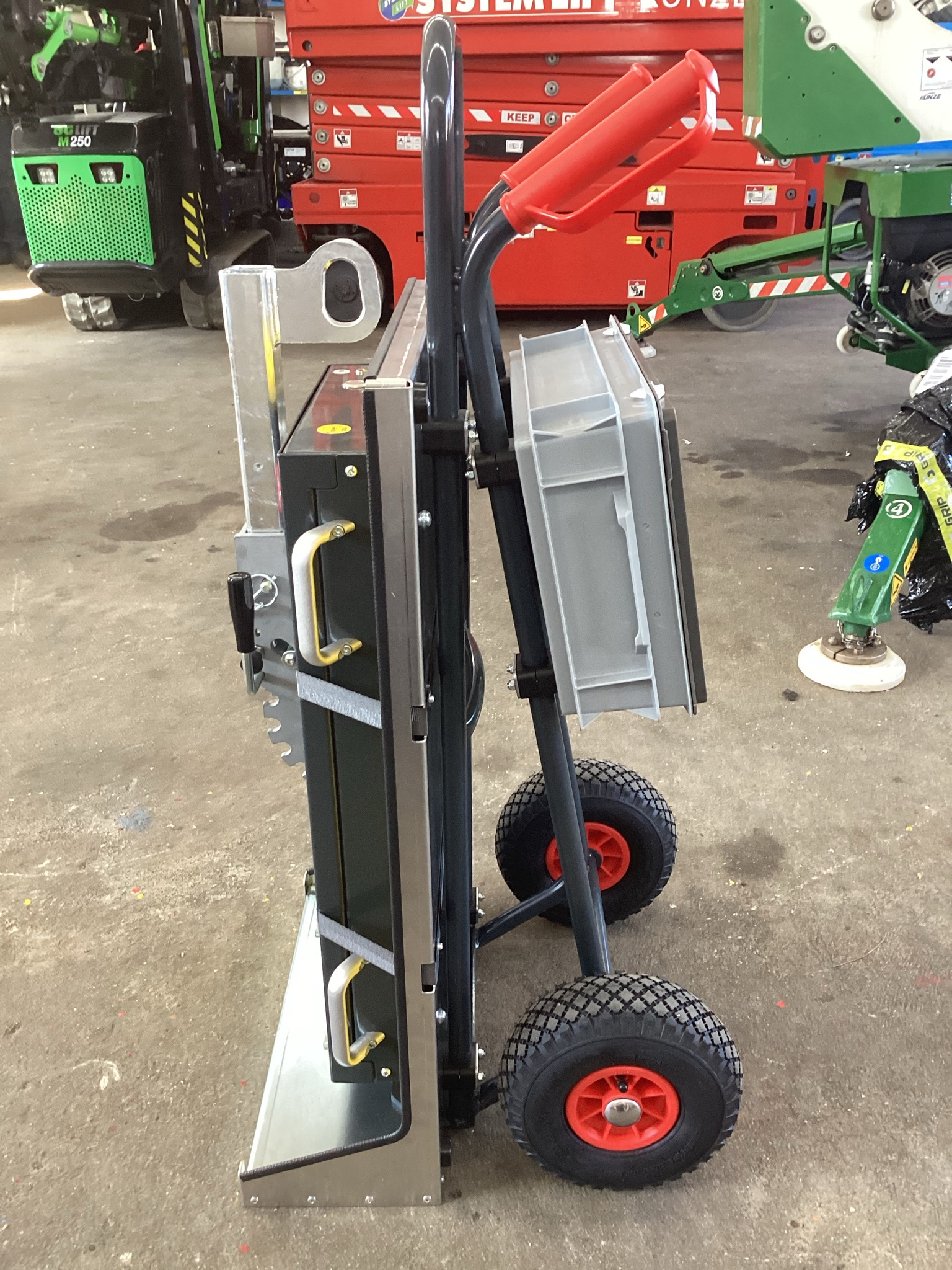 Grip Lifting Equipment Glass-Maxx C600 inkl. RemoteControl und Transportwagen Glassauger www.kunze-buehnen.com