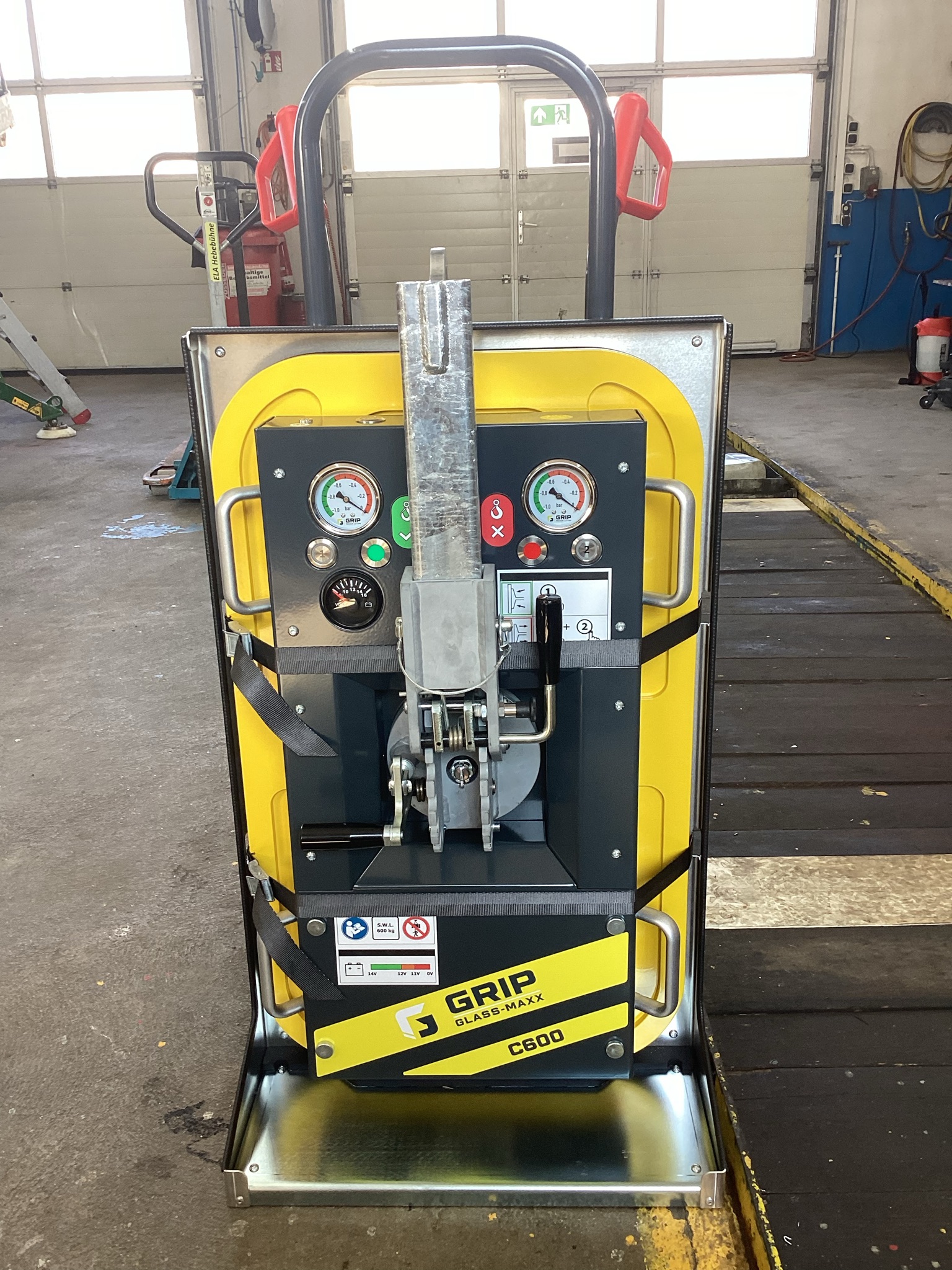 Grip Lifting Equipment Glass-Maxx C600 inkl. RemoteControl und Transportwagen Glassauger www.kunze-buehnen.com