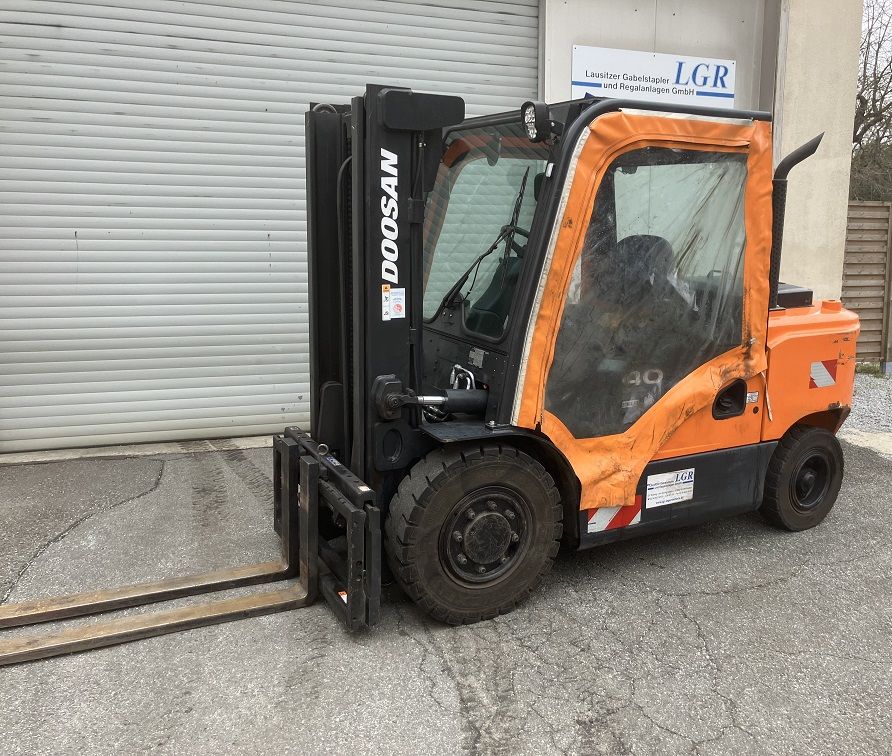 Doosan D40SC-7 Dieselstapler www.lgr-lagertechnik.de