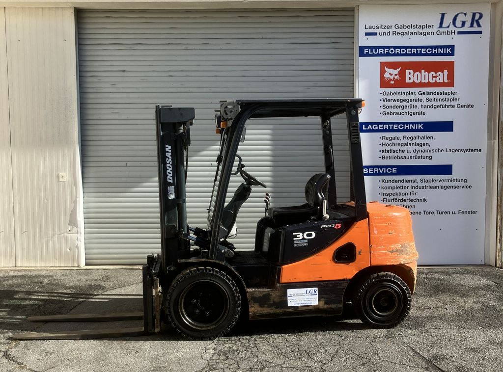 Doosan D30S-5 Dieselstapler www.lgr-lagertechnik.de