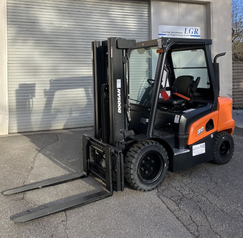 Doosan D30NXS Dieselstapler www.lgr-lagertechnik.de