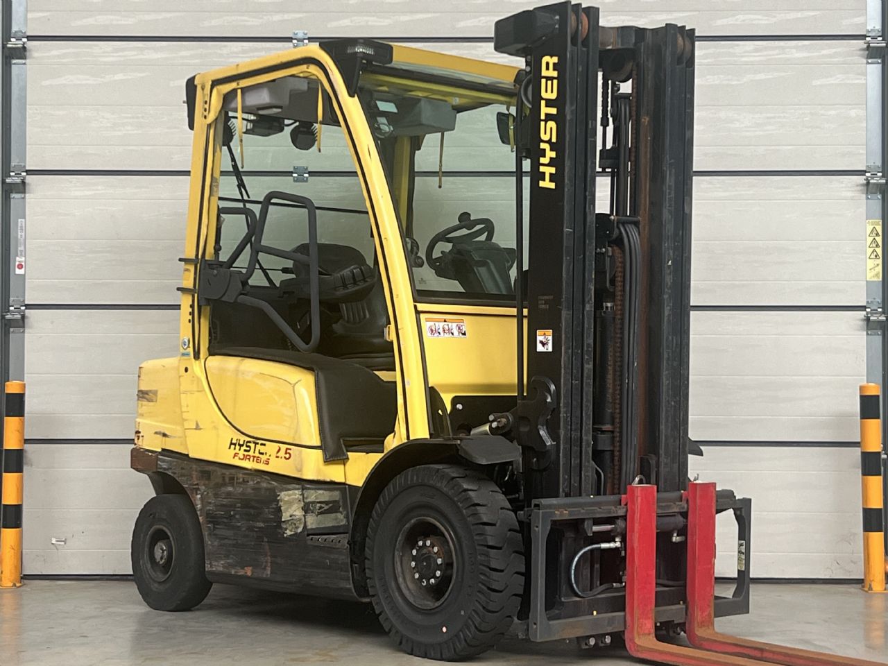 Hyster-H2.5FT-Dieselstapler www.lifthandling.com Hyster-H2.5FT-Dieselstapler www.lifthandling.com