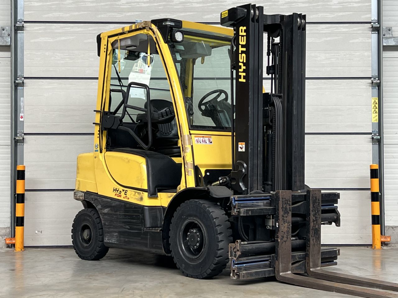Hyster-H2.5FT-Dieselstapler www.lifthandling.com Hyster-H2.5FT-Dieselstapler www.lifthandling.com