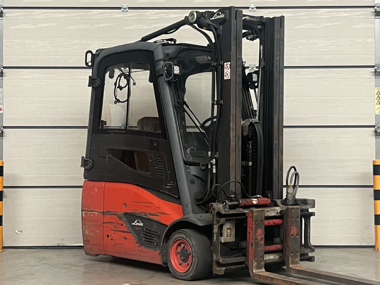 Linde-E16-02-Elektro 3 Rad-Stapler www.lifthandling.com