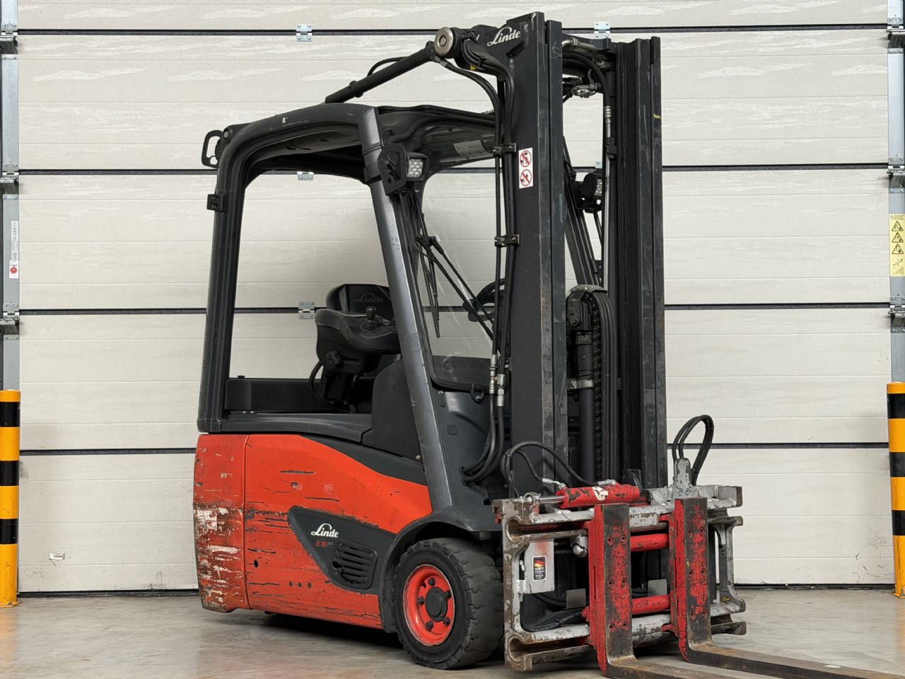 Linde-E16-02-Elektro 3 Rad-Stapler www.lifthandling.com