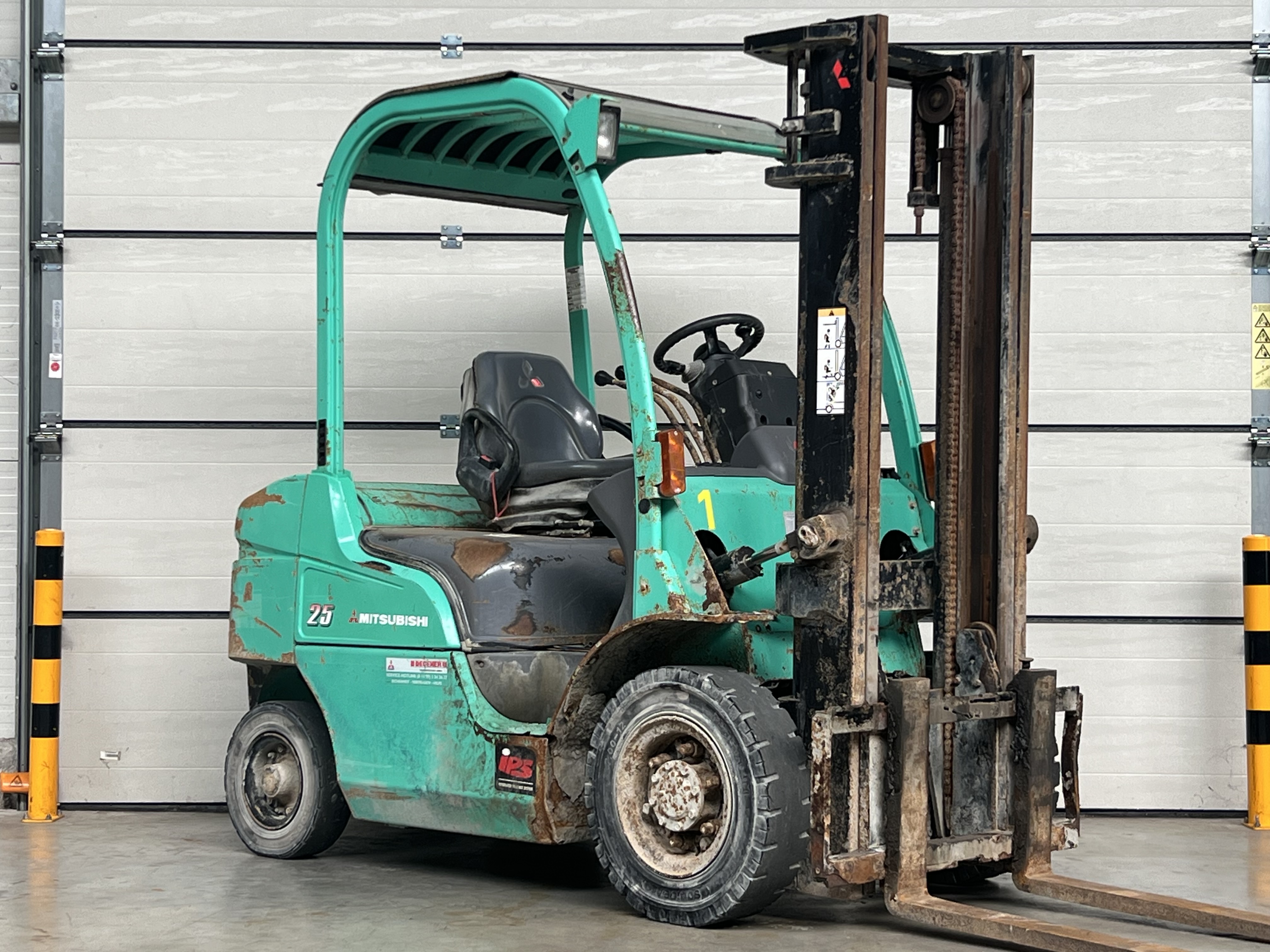Mitsubishi-FD25N-Dieselstapler www.lifthandling.com Mitsubishi-FD25N-Dieselstapler www.lifthandling.com