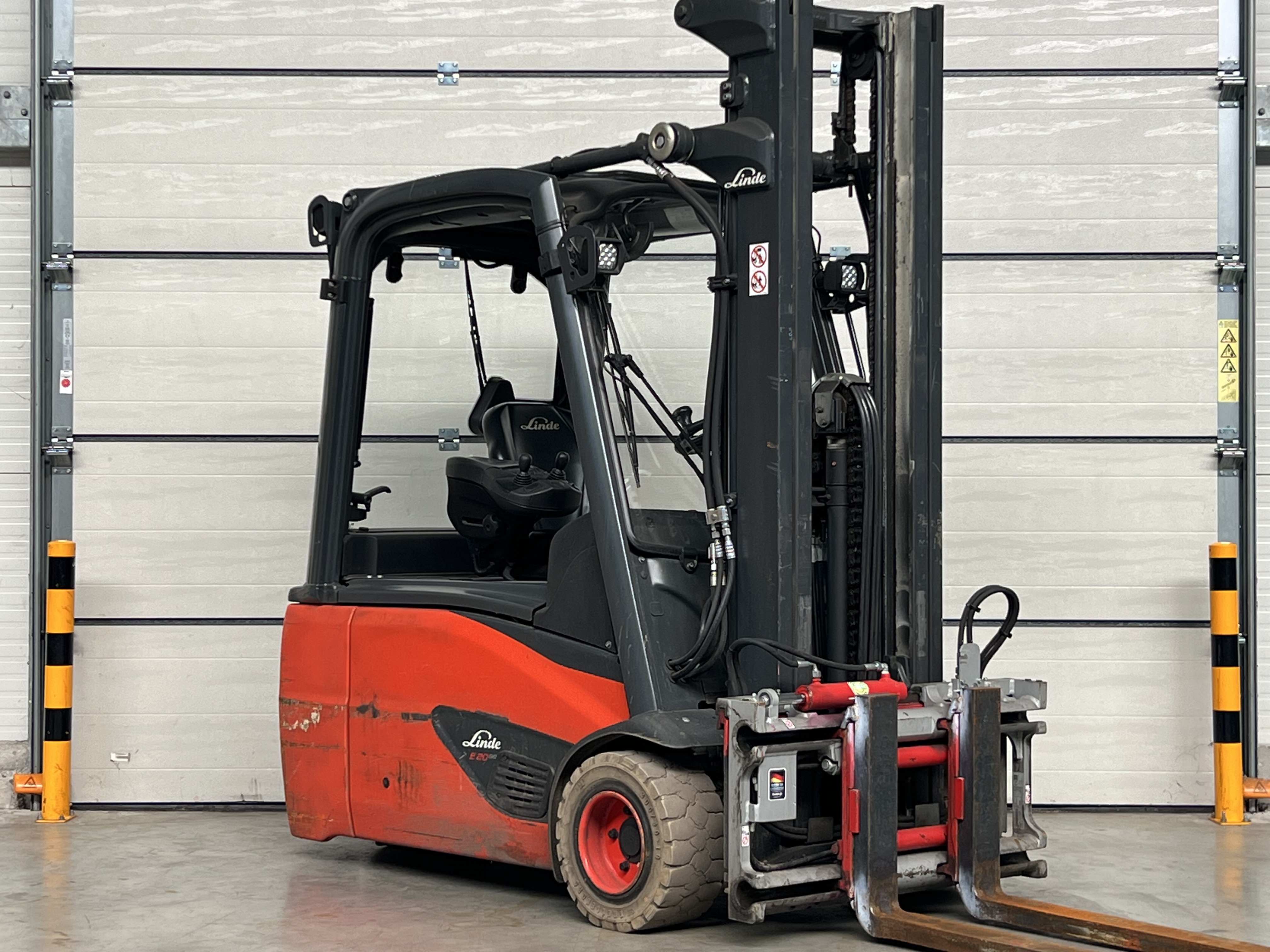 Linde-E20L-02-Elektro 4 Rad-Stapler www.lifthandling.com Linde-E20L-02-Elektro 4 Rad-Stapler www.lifthandling.com