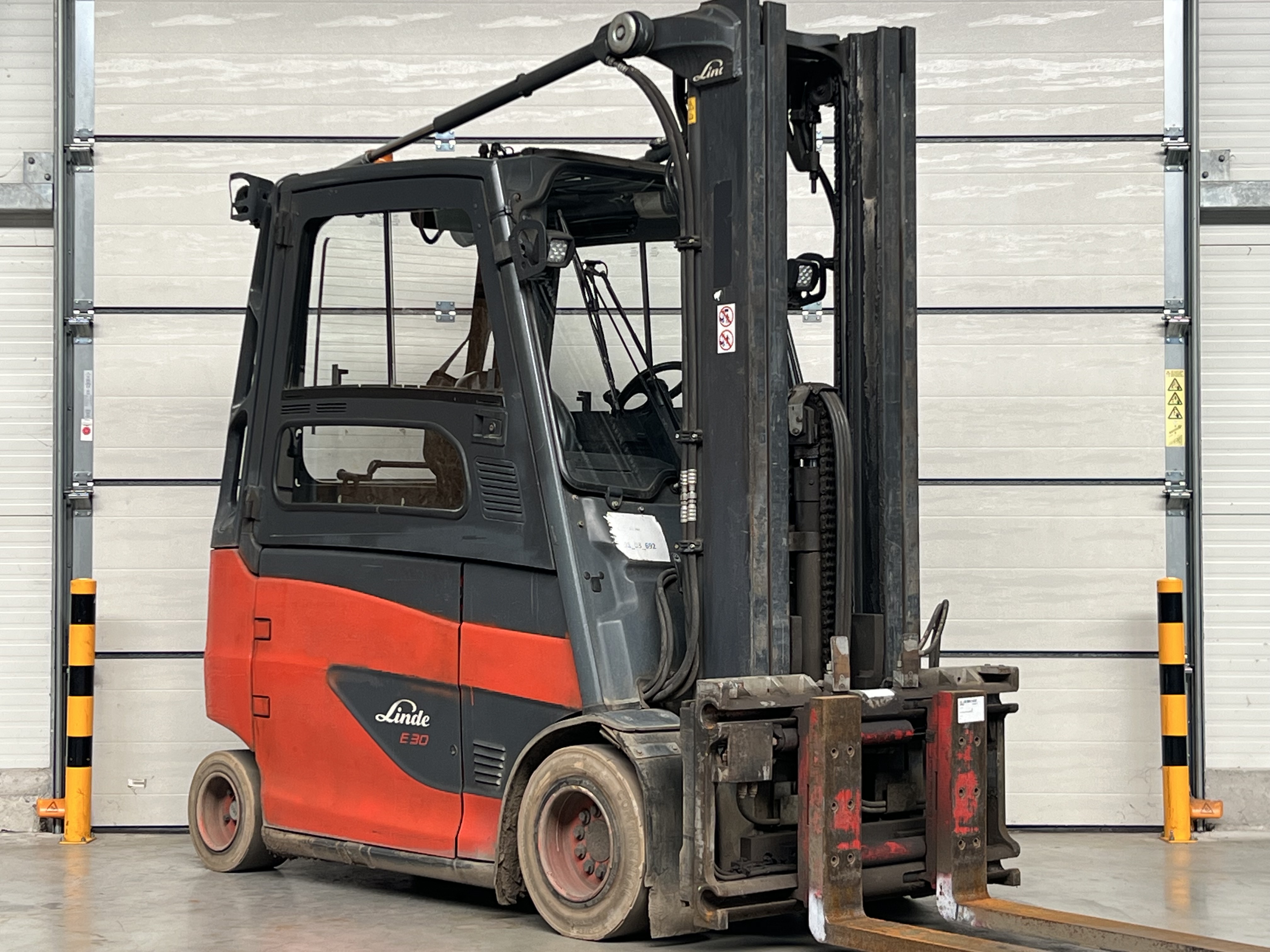 Linde-E30/600HL-Elektro 4 Rad-Stapler www.lifthandling.com Linde-E30/600HL-Elektro 4 Rad-Stapler www.lifthandling.com