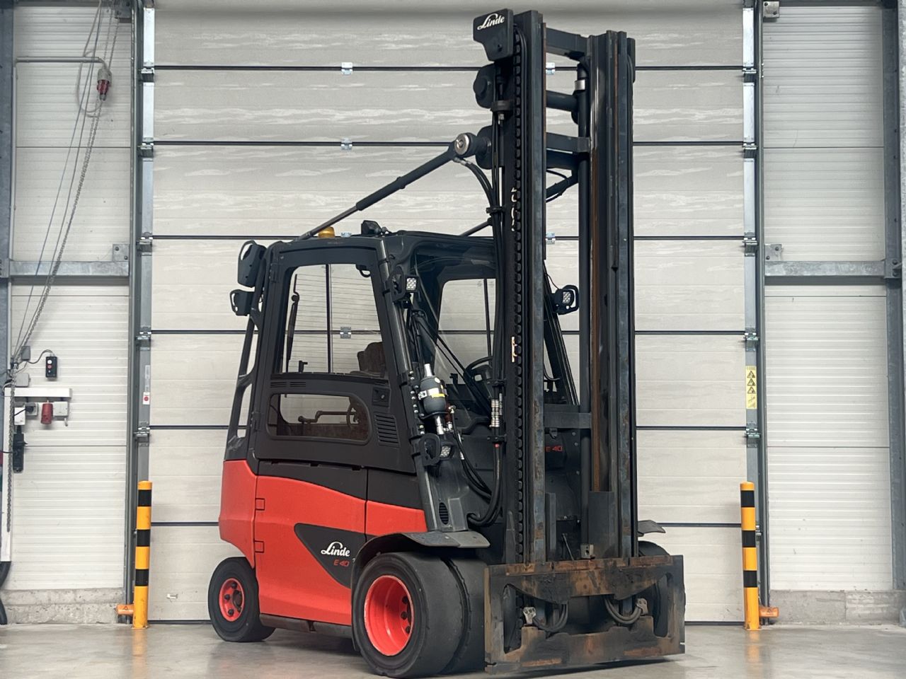 Linde-E40H-01/600-Elektro 4 Rad-Stapler www.lifthandling.com Linde-E40H-01/600-Elektro 4 Rad-Stapler www.lifthandling.com