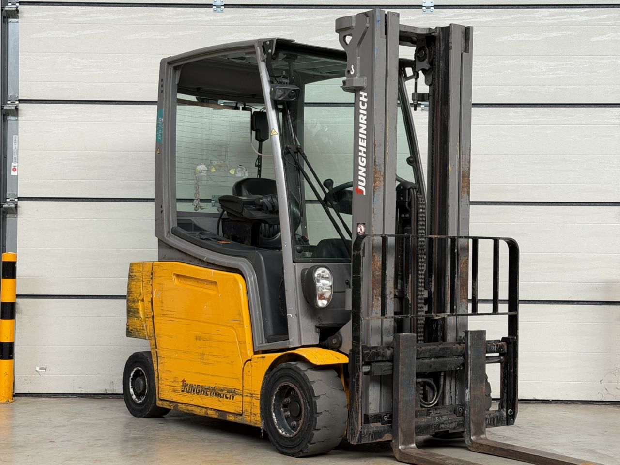 Jungheinrich-EFG 320-Elektro 4 Rad-Stapler www.lifthandling.com