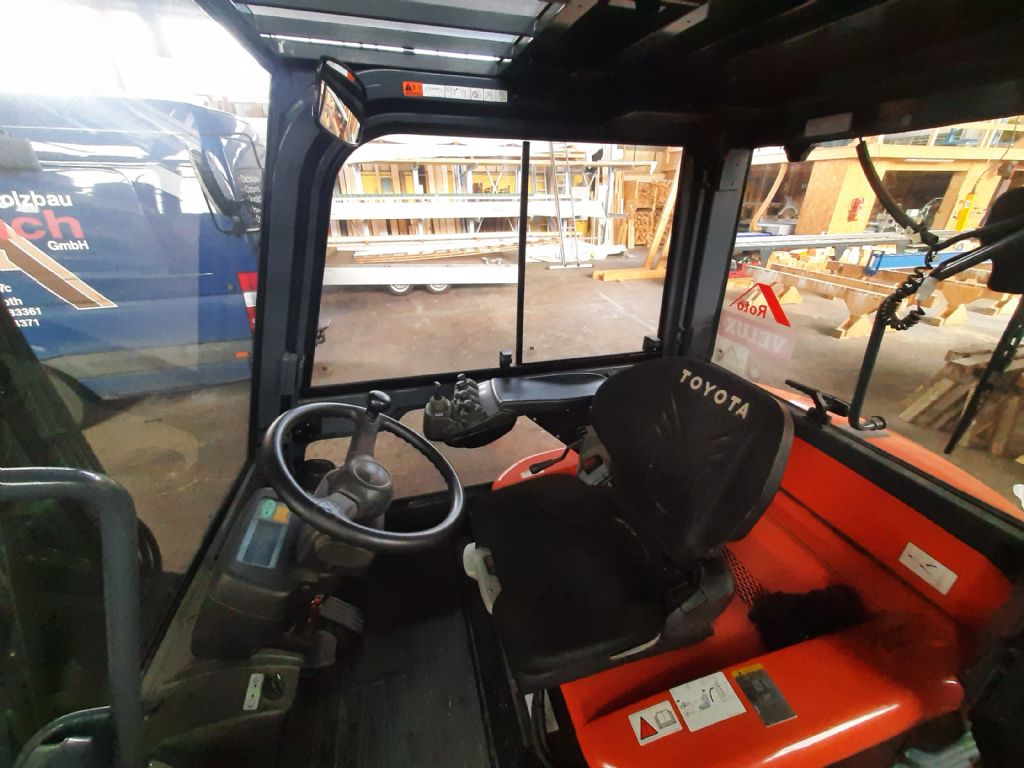Toyota-7FBMF35-Elektro 4 Rad-Stapler www.l-l-gabelstapler.de