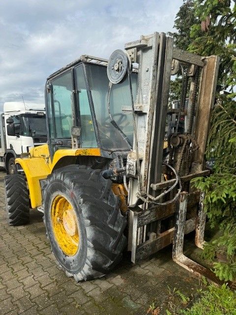 JCB-940-2-Gel�ndestapler www.l-l-gabelstapler.de