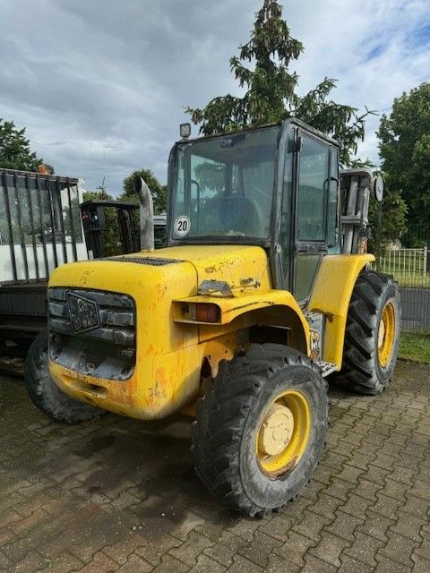 JCB-940-2-Gel�ndestapler www.l-l-gabelstapler.de