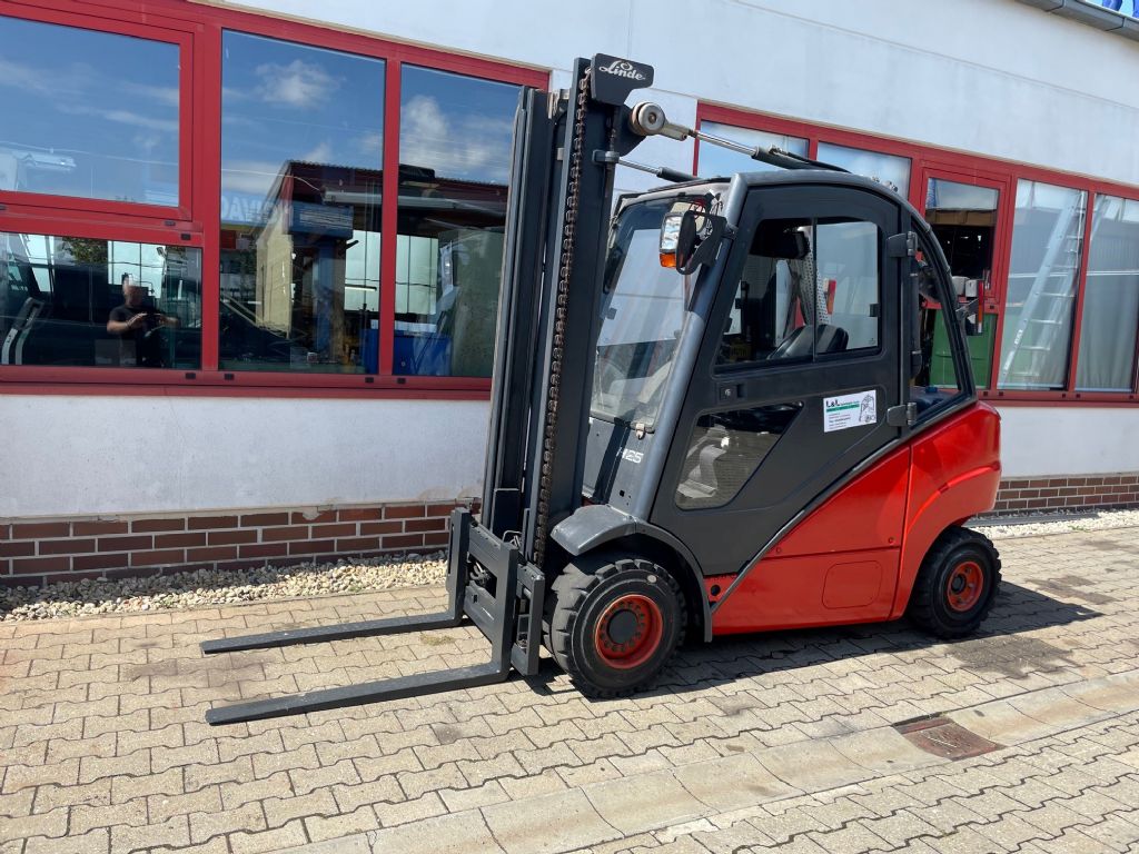 Linde-H 25 D-Dieselstapler www.l-l-gabelstapler.de