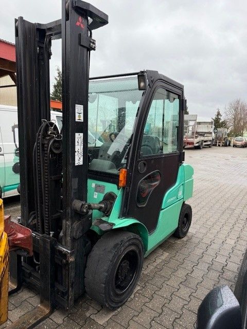 Mitsubishi-FD 30 N-Dieselstapler www.l-l-gabelstapler.de