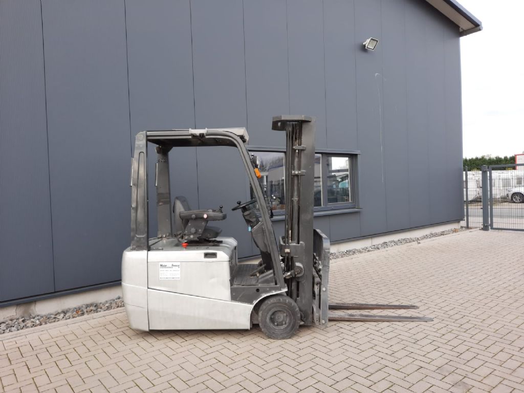 Nissan-G1N1L16Q-Elektro 3 Rad-Stapler-www.maier-freese-gmbh.de