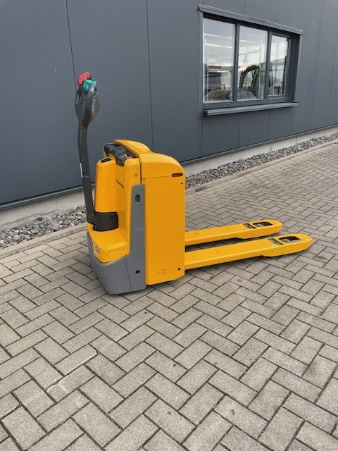 Jungheinrich-EJE116-Niederhubwagen-www.maier-freese-gmbh.de