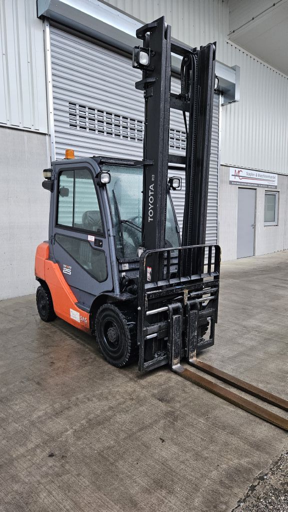Toyota 02-8FDF25 Dieselstapler www.rf-stapler.de