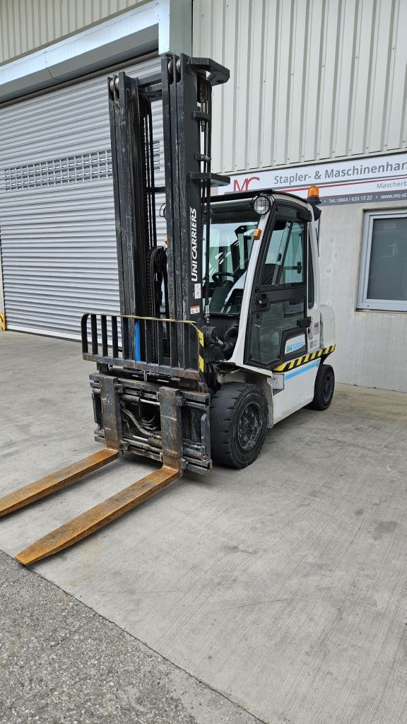 UniCarriers YG1D2A30Q Dieselstapler www.rf-stapler.de