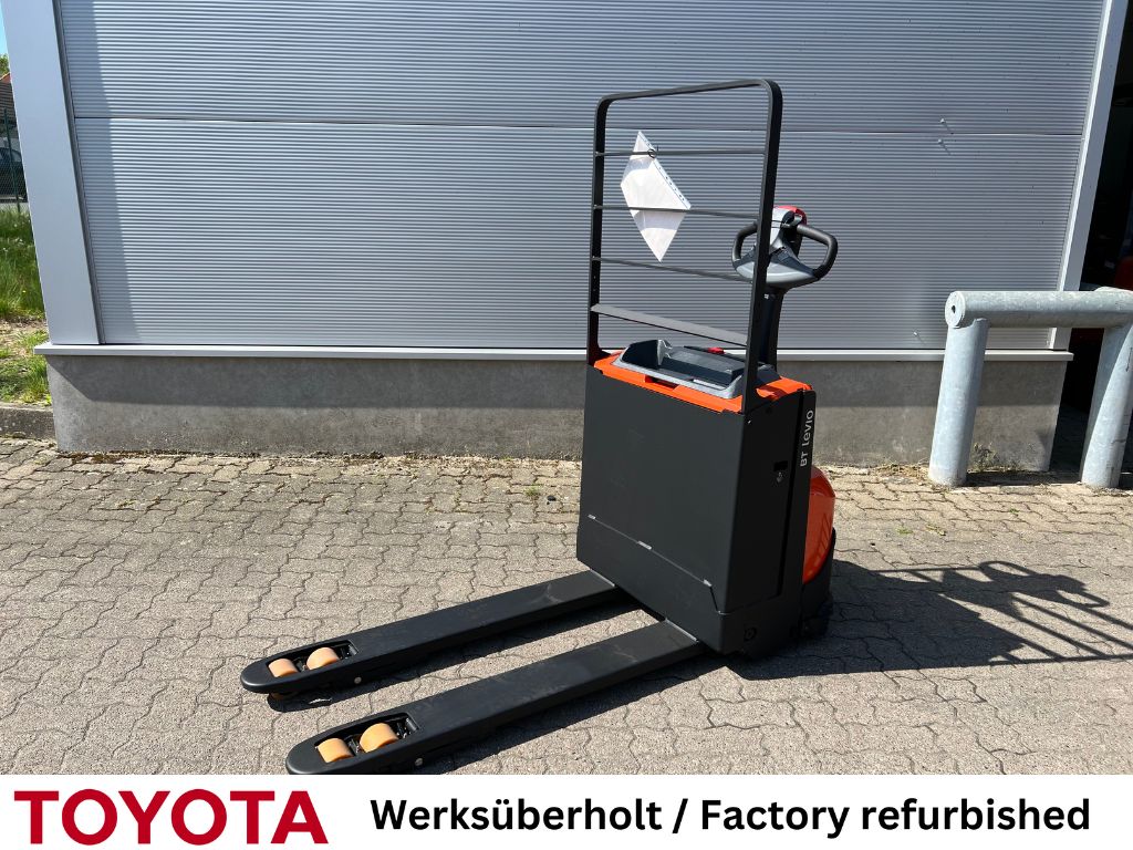Toyota LWE 160 Electric Pallet Truck www.mengel-gabelstapler.de Toyota LWE 160 Electric Pallet Truck www.mengel-gabelstapler.de