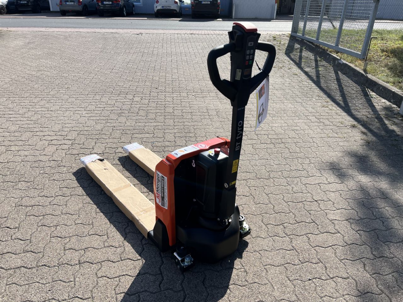Toyota TYRO LHE 150 Electric Pallet Truck www.mengel-gabelstapler.de Toyota TYRO LHE 150 Electric Pallet Truck www.mengel-gabelstapler.de