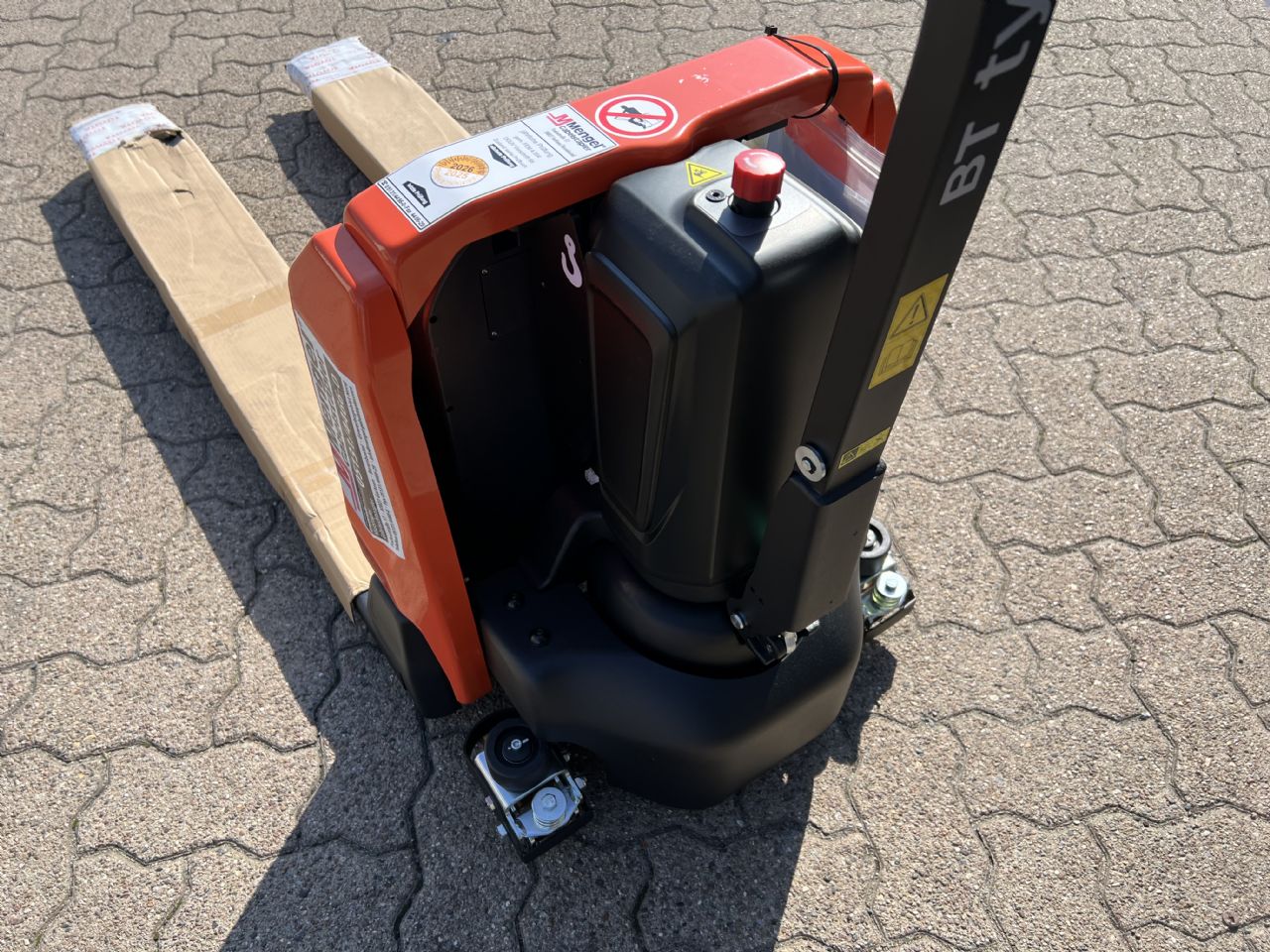 Toyota TYRO LHE 150 Electric Pallet Truck www.mengel-gabelstapler.de Toyota TYRO LHE 150 Electric Pallet Truck www.mengel-gabelstapler.de