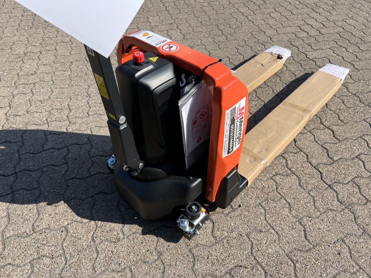 Toyota TYRO LHE 150 Electric Pallet Truck www.mengel-gabelstapler.de Toyota TYRO LHE 150 Electric Pallet Truck www.mengel-gabelstapler.de