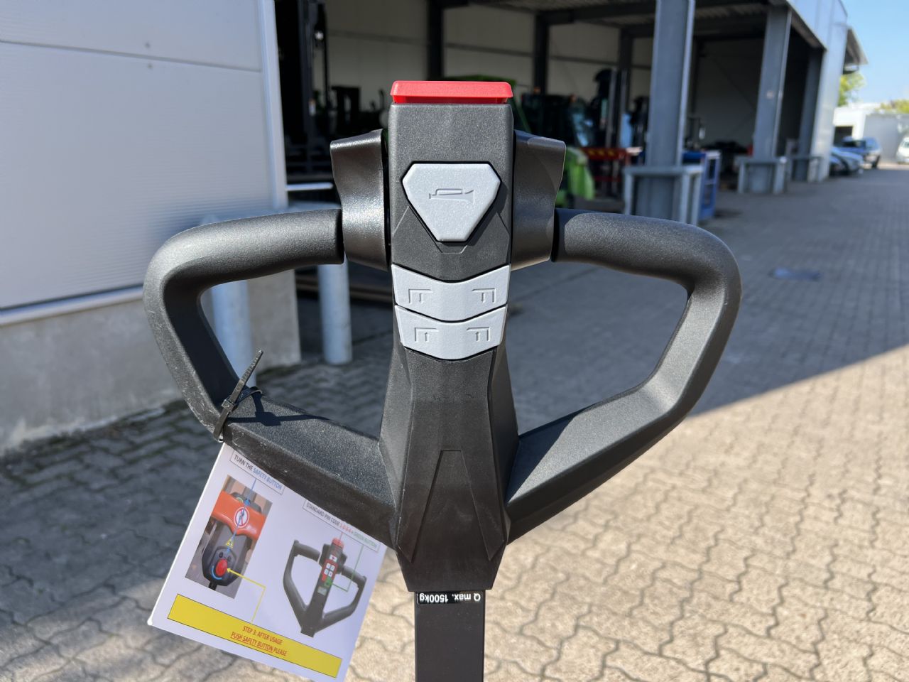 Toyota TYRO LHE 150 Electric Pallet Truck www.mengel-gabelstapler.de Toyota TYRO LHE 150 Electric Pallet Truck www.mengel-gabelstapler.de