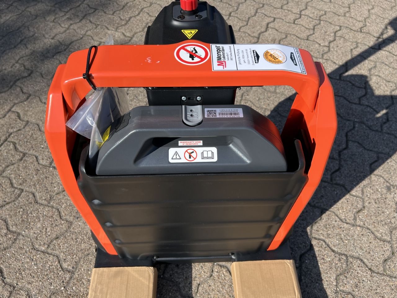Toyota TYRO LHE 150 Electric Pallet Truck www.mengel-gabelstapler.de Toyota TYRO LHE 150 Electric Pallet Truck www.mengel-gabelstapler.de