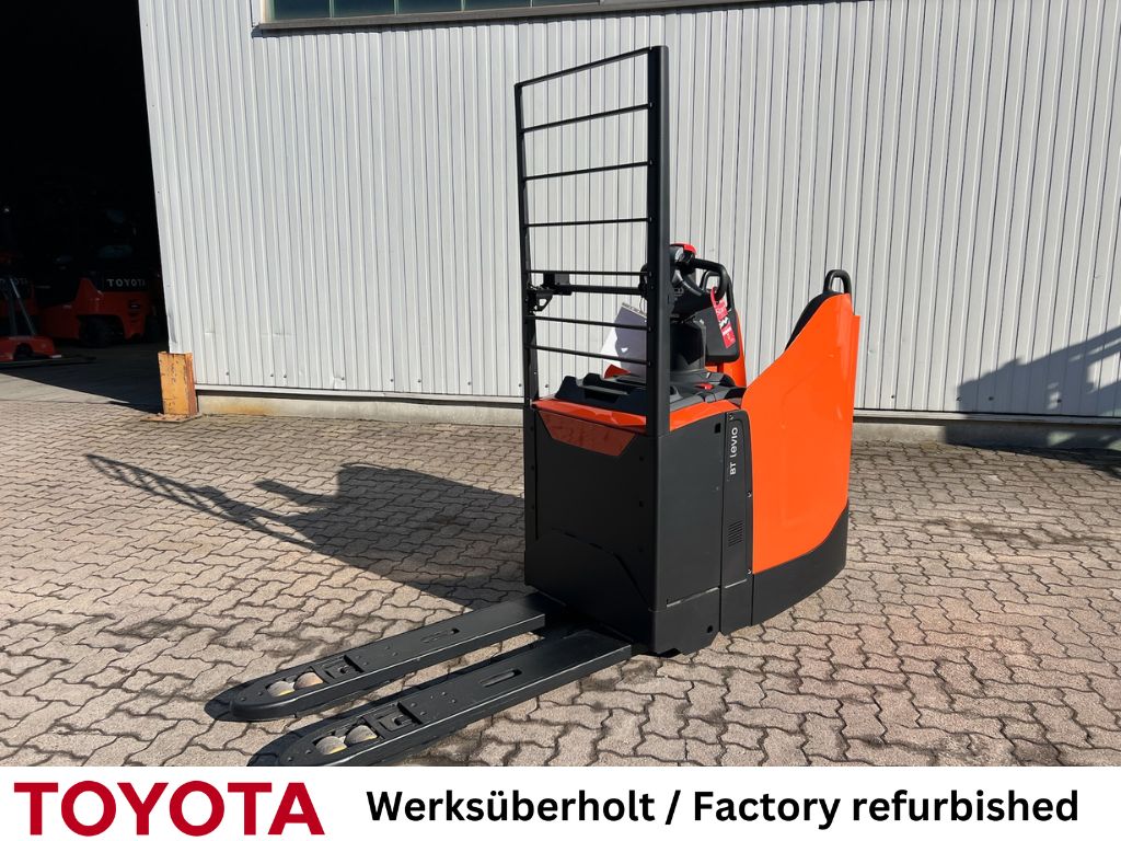 Toyota LPE 200 / Akku 100% Niederhubwagen www.mengel-gabelstapler.de