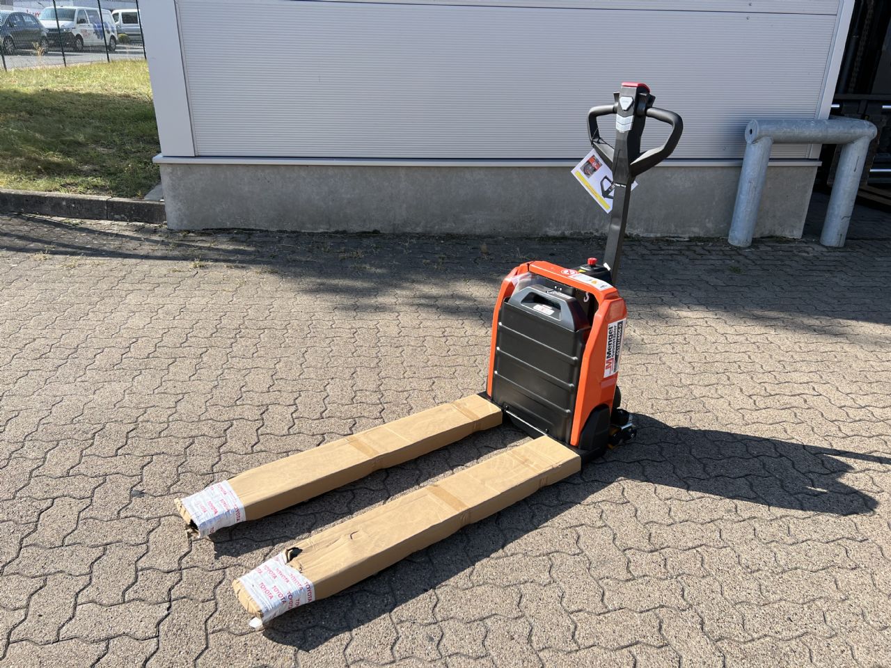 Toyota TYRO LHE 150 Niederhubwagen www.mengel-gabelstapler.de