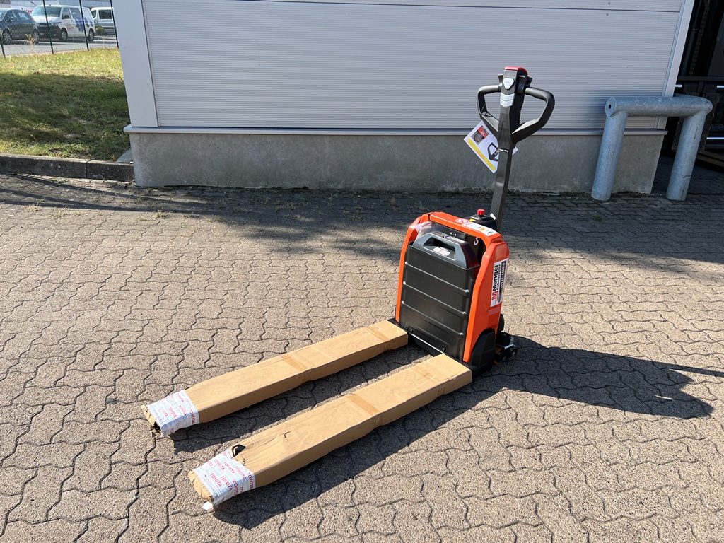 Toyota TYRO LHE 150 Niederhubwagen www.mengel-gabelstapler.de