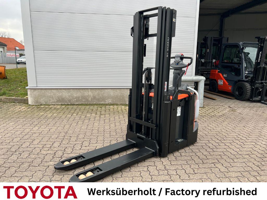 Toyota SPE 120 L / Akku berh.! High Lift stacker www.mengel-gabelstapler.de