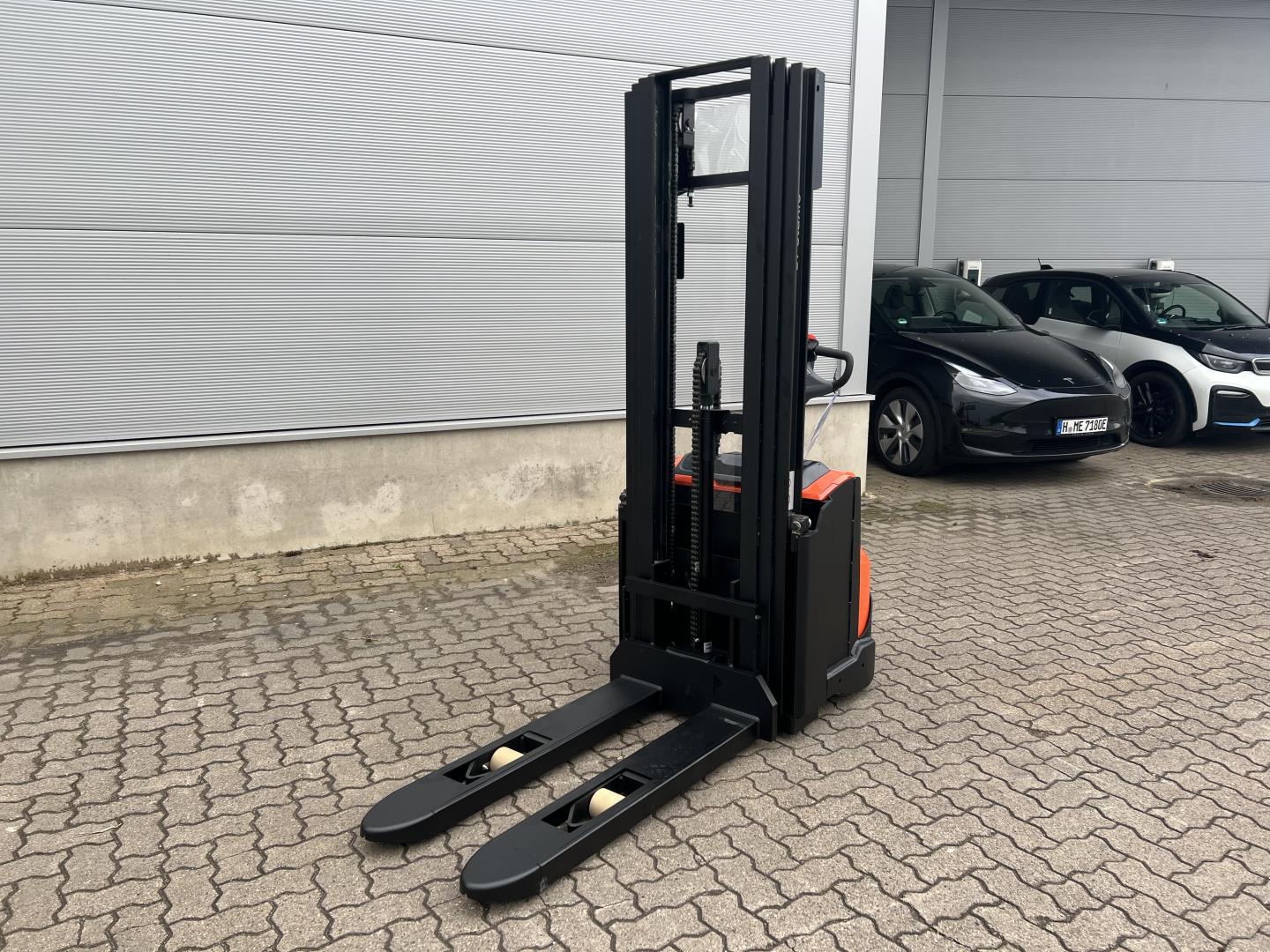 Toyota SWE 140 High Lift stacker www.mengel-gabelstapler.de