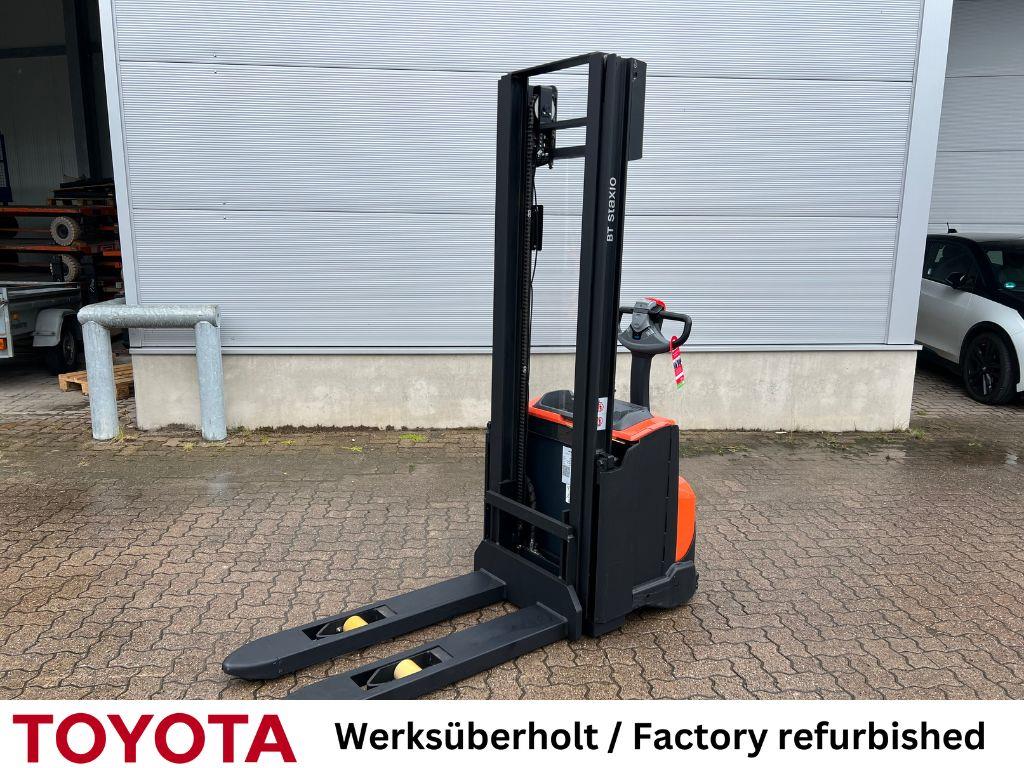 Toyota SWE 140 / Akku neu! High Lift stacker www.mengel-gabelstapler.de Toyota SWE 140 / Akku neu! High Lift stacker www.mengel-gabelstapler.de