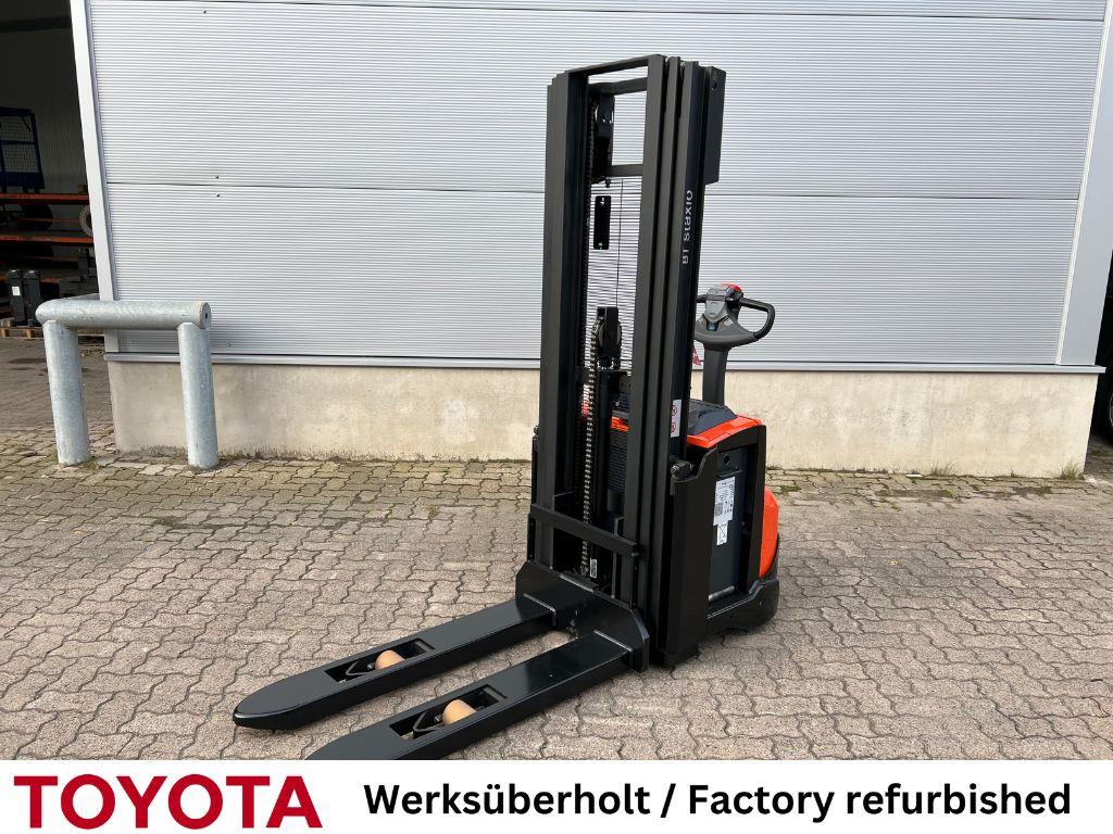 Toyota SWE 140 / Akku neu! High Lift stacker www.mengel-gabelstapler.de Toyota SWE 140 / Akku neu! High Lift stacker www.mengel-gabelstapler.de