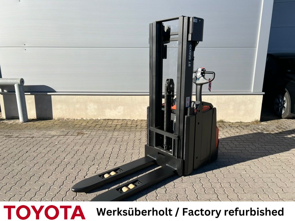 Toyota SWE 145 L / Akku neu! High Lift stacker www.mengel-gabelstapler.de Toyota SWE 145 L / Akku neu! High Lift stacker www.mengel-gabelstapler.de