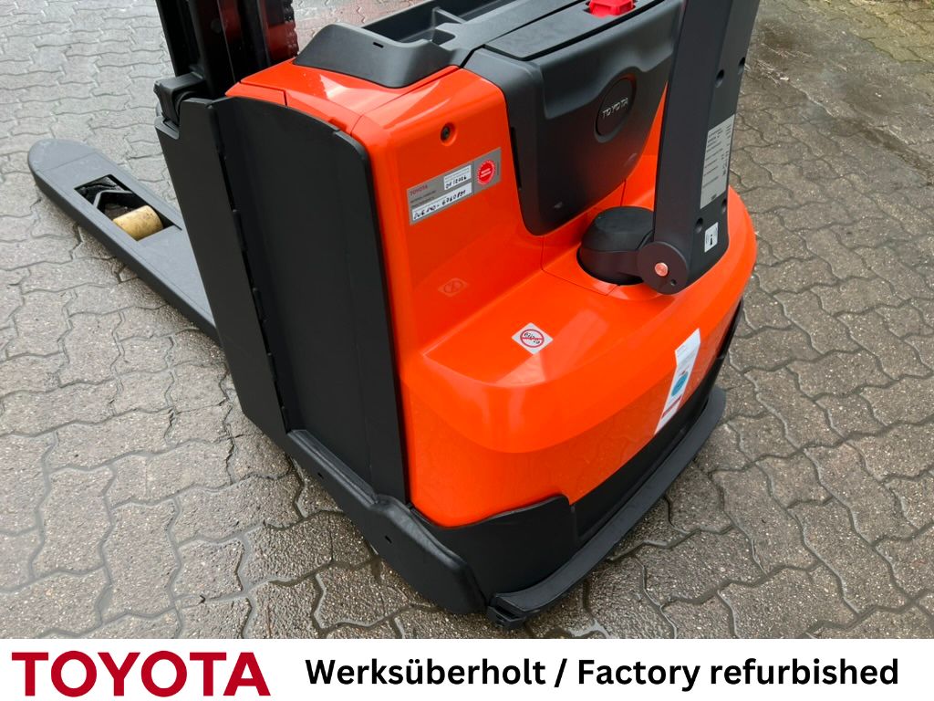 Toyota SWE 140, Akku 2024! Hochhubwagen www.mengel-gabelstapler.de Toyota SWE 140, Akku 2024! Hochhubwagen www.mengel-gabelstapler.de