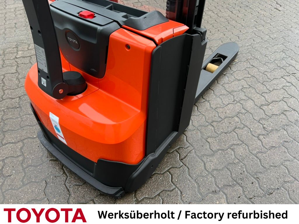 Toyota SWE 140, Akku 2024! Hochhubwagen www.mengel-gabelstapler.de Toyota SWE 140, Akku 2024! Hochhubwagen www.mengel-gabelstapler.de