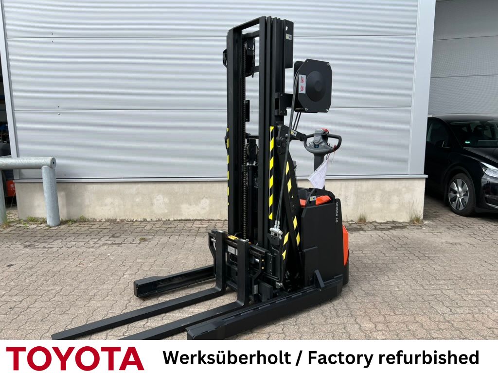 Toyota SWE 120 XR, Akku überh! High Lift stacker www.mengel-gabelstapler.de Toyota SWE 120 XR, Akku überh! High Lift stacker www.mengel-gabelstapler.de