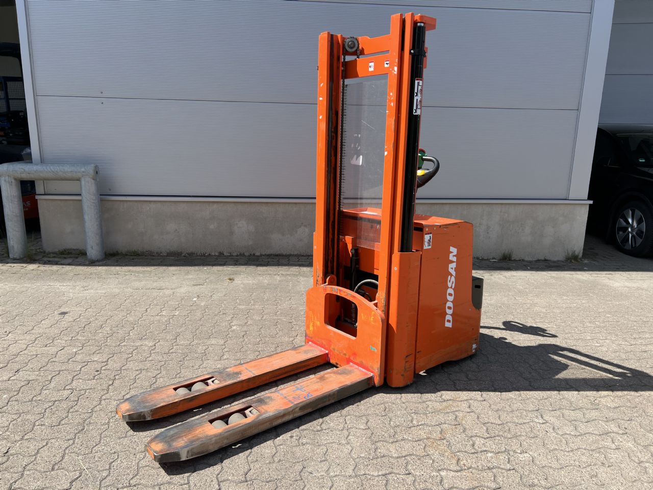 Doosan LEDS 16 I / 750 Std.! High Lift stacker www.mengel-gabelstapler.de Doosan LEDS 16 I / 750 Std.! High Lift stacker www.mengel-gabelstapler.de