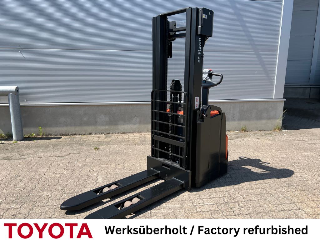 Toyota SWE 145, Akku überh.! High Lift stacker www.mengel-gabelstapler.de Toyota SWE 145, Akku überh.! High Lift stacker www.mengel-gabelstapler.de