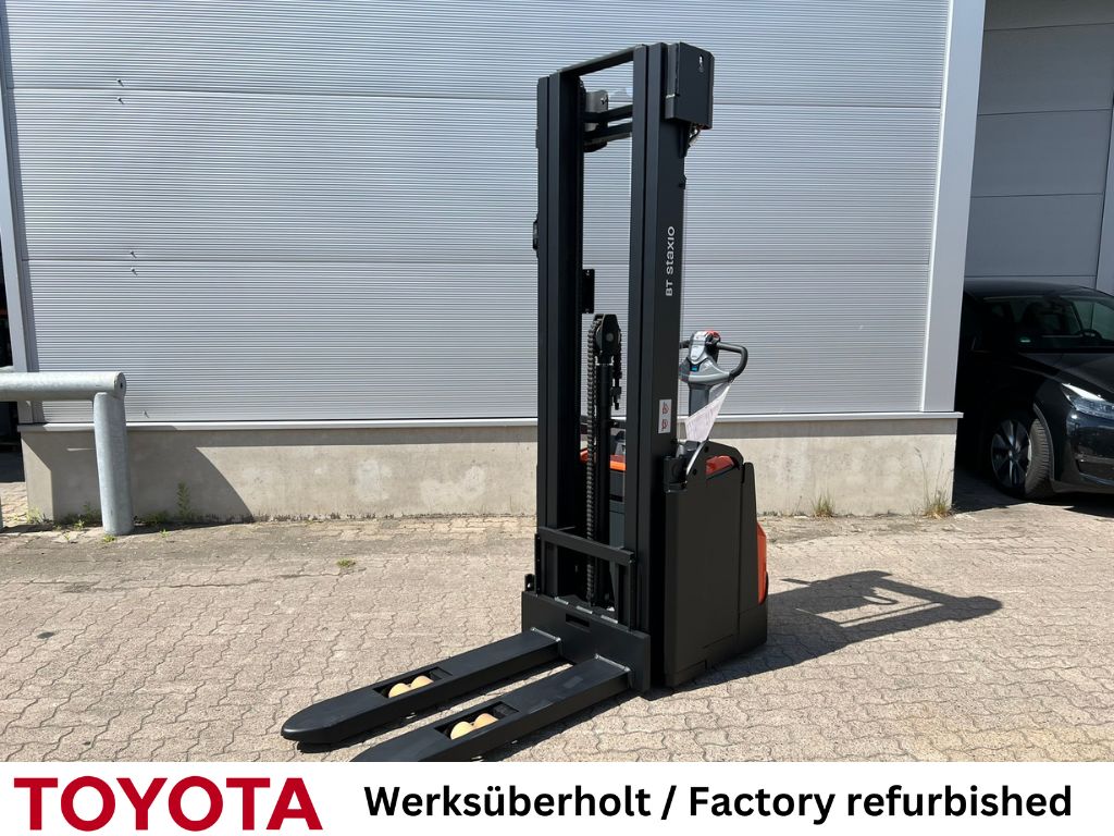 Toyota SWE 145, Akku überh! High Lift stacker www.mengel-gabelstapler.de Toyota SWE 145, Akku überh! High Lift stacker www.mengel-gabelstapler.de