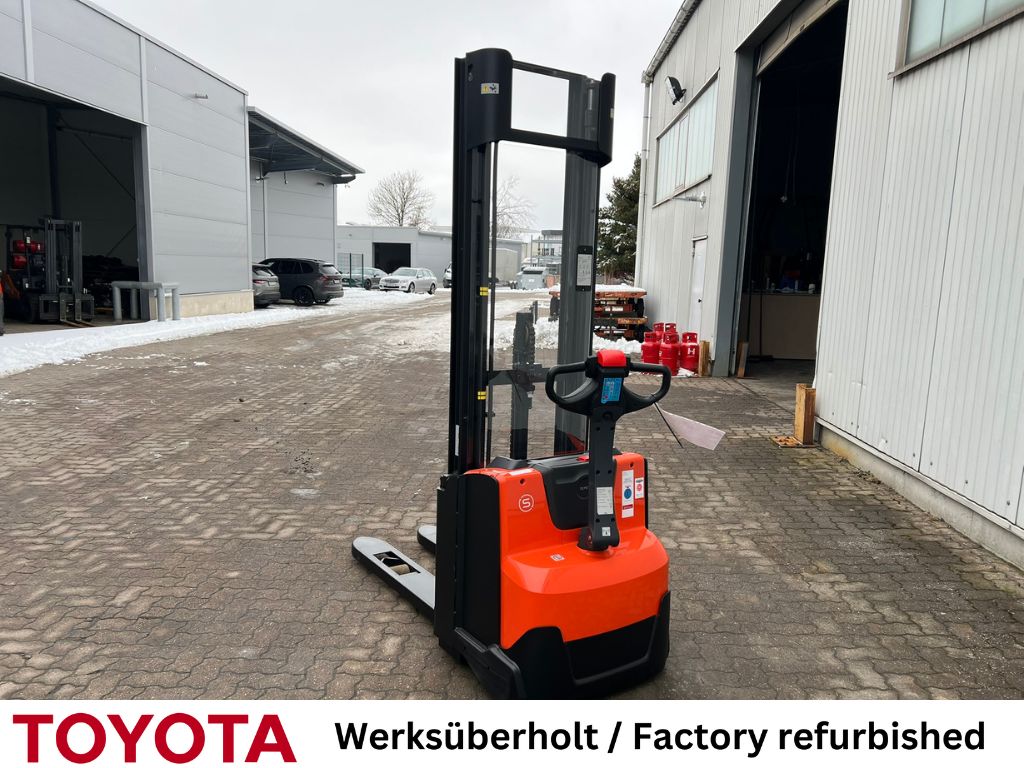 Toyota SWE 120 / Akku 2025! Hochhubwagen www.mengel-gabelstapler.de Toyota SWE 120 / Akku 2025! Hochhubwagen www.mengel-gabelstapler.de