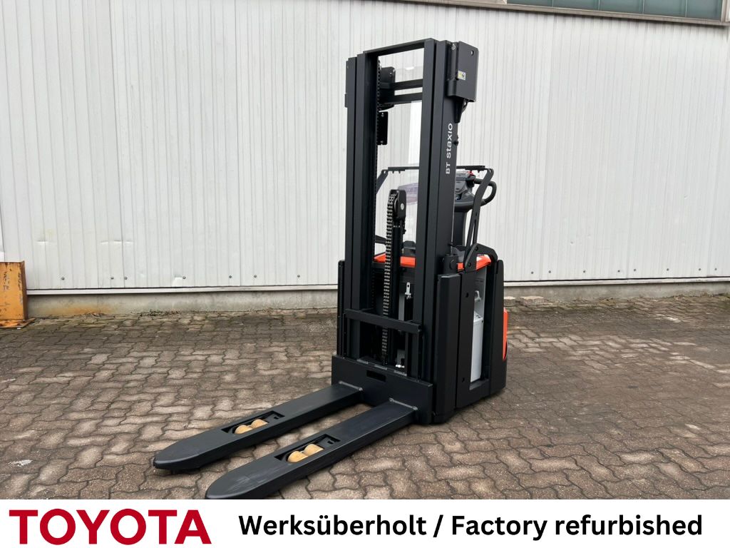 Toyota SWE 145 L Hochhubwagen www.mengel-gabelstapler.de