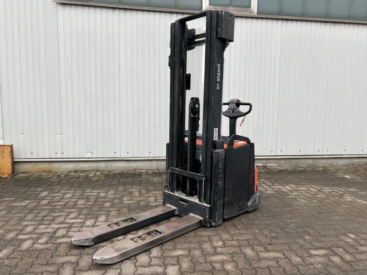 Toyota SWE 160 L Hochhubwagen www.mengel-gabelstapler.de