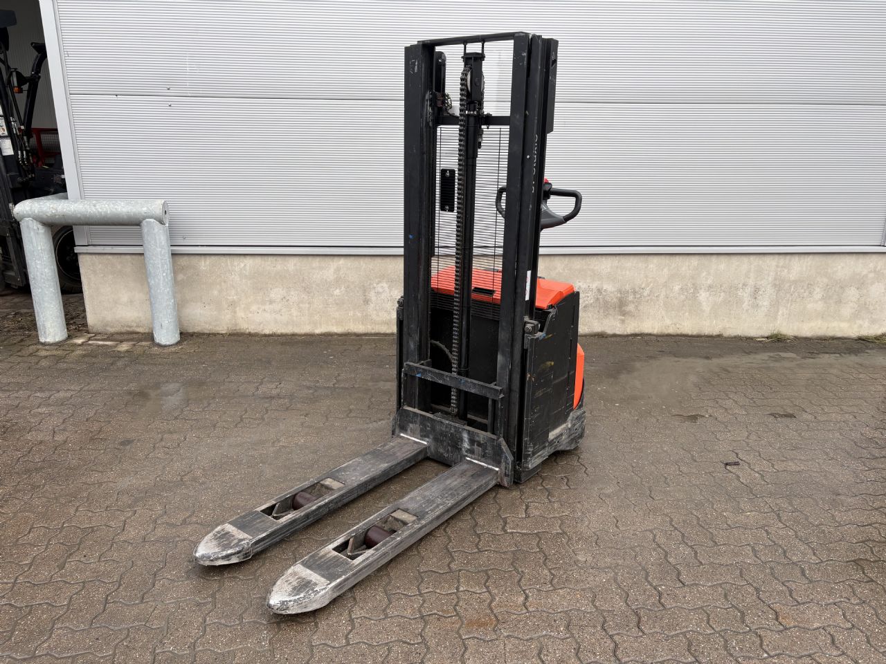 Toyota SWE 120 / 480 Std.! Hochhubwagen www.mengel-gabelstapler.de