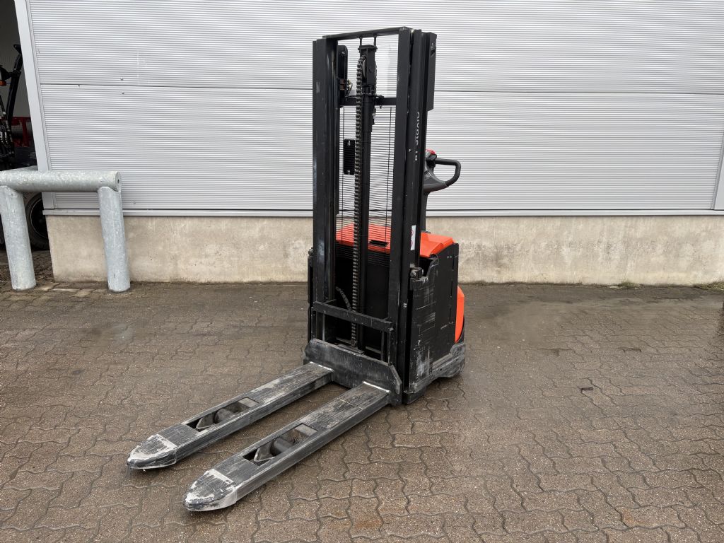 Toyota SWE 120 / 530 Std.! Hochhubwagen www.mengel-gabelstapler.de